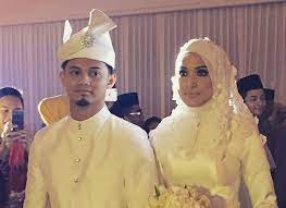 Hairul azreen dan hanis zalikha sah bergelar pasangan suami isteri jam 3.50 petang semalam (5 jun 2015) dengan hanya. Sekitar Majlis Resepsi Hanis Zalikha Hairul Azreen