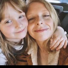 Hi all, sorry for the boring post, but does anyone know any good pizza  delivery companies other than Dominoes? ( We are sick of paying nearly £50  for a box of dough