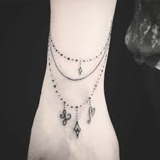 Bracelet, motifs et styles avant de vous faire tatouer sur tatouagefemme.eu : Pin On Mode Femme Mode Homme Mode Enfant