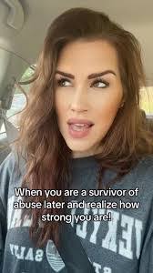 Kris Noel's Instagram, Twitter & Facebook