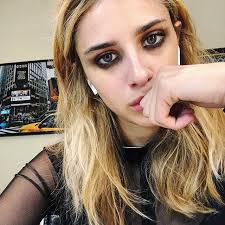 Questo celebre film del 2016 segna il debutto cinematografico di benedetta porcaroli, che affianca attori del calibro di marco. Benedetta Porcaroli Bennipi Instagram Photos And Videos Light Brown Hair Hair Styles Perfect Hair