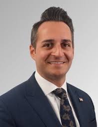 Robert Nevitt's Instagram, Twitter & Facebook