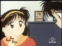 Temi d'amore fra i banchi di scuola mentre il cuore vola e vá la gioia di non sentirsi piú sola, gocce di felicitá, voglia di correre insieme e di ridere, pieni di complicitá, attimi magici da condividere senza tempo e senza etá, tra i banchi di scuola. Anime Video