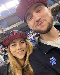 Erika Benson (@erikaabenson)