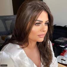 كشفت الفنانة المصرية هنادي مهنا حقيقة وجود خلافات بينها وبين المطربة المغربية سميرة سعيد بعد انفصالها عن والدها الموسيقار هاني مهنا.وتحدثت هنادي في لقاء خاص. Ù‡Ù†Ø§Ø¯ÙŠ Ù…Ù‡Ù†Ø§ Ø­Ø¯ÙŠØ« Ø§Ù„Ø³ÙˆØ´ÙŠØ§Ù„ Ù…ÙŠØ¯ÙŠØ§ Ø¨Ø¹Ø¯ Ø¥Ø·Ù„Ø§Ù„ØªÙ‡Ø§ ÙÙŠ Ø­ÙÙ„ Ø¹Ù‚Ø¯ Ù‚Ø±Ø§Ù†Ù‡Ø§ Ø¹Ù„Ù‰ Ø£Ø­Ù…Ø¯ Ø®Ø§Ù„Ø¯ ØµØ§Ù„Ø­ ØµÙˆØ± ØµÙˆØª Ø§Ù„Ø£Ù…Ø©