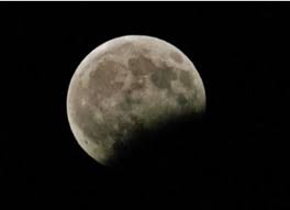 Partea apropiată a lunii este bine studiată, pentru că o putem vedea. China Prima ÈarÄ Care ExploreazÄ Partea IntunecatÄ A Lunii Editia De Dimineata