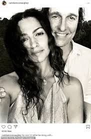Camila alves breaking news, photos, and videos. Camila Alves Takes The Plunge In Glittering Gown As She Cuddles Up To Matthew Mcconaughey Aktuelle Boulevard Nachrichten Und Fotogalerien Zu Stars Sternchen