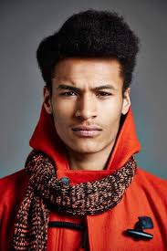 Cette méthode fonctionne mieux pour les cheveux longs, mais peut aussi être utilisée sur des cheveux aussi courts. Coiffure Afro Homme Zoom Sur Les Coupes Tendance Pour Afficher Un Look Branche