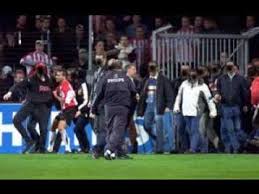 De harde kern roept op het protest bij de. Psv Eindhoven Hooligans Oostfront Youtube