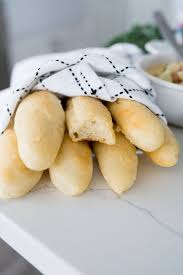 Olive Garden Breadsticks Served In 2020 Olive Garden Breadsticks Breadsticks Recipes