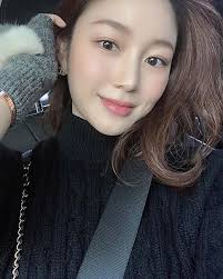 She is also in the acting industry and her previous drama project was 2020's alice with main leads kim hee sun and joo won. Lee Da In