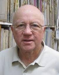 CairnsBlog.net: Community radio chief leaves suddenly due to "health"