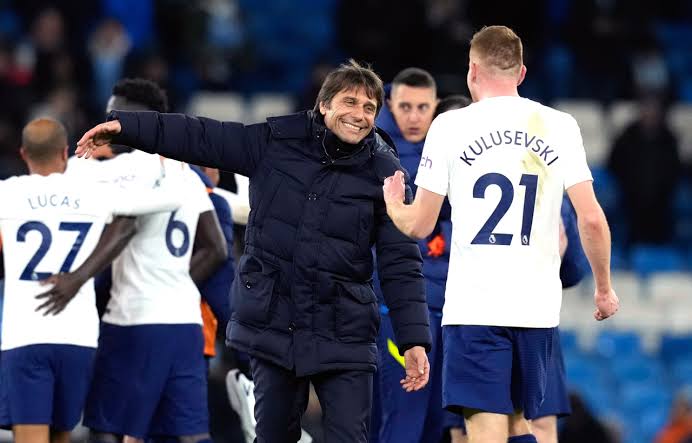 Tottenham anuncia contratação em definitivo de Kulusevski