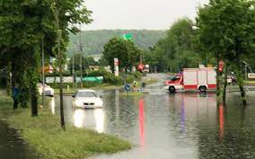 Extreme unwetterwarnungen vor ergiebigem dauerregen sind. Unwetter Chaos Im Landkreis Bayreuth Ausnahmezustand Fur Feuerwehr Bindlach Bayreuther Tagblatt