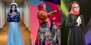 Makin cantik, ini keseruan ria ricis saat masak dan. 10 Foto Ootd Ria Ricis Dengan Hijab Stylish Bisa Ditiru Nih