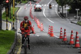Bogota, énorme mégalopole, reste une ville aux nombreux atouts qu'il serait dommande de manquer ! Piste Cyclable Temporaire Dans La Ville De Bogota En Colombie Download Scientific Diagram