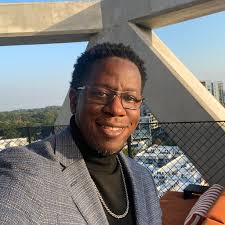 In 2015, during his last game in Philadelphia, Kobe Bryant's former high  school teammate, Evan Monsky, Surprised Him As A Reporter And Black Mamba  Didn't Forget him