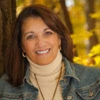 Leslie Stump's Instagram, Twitter & Facebook