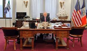 Roosevelt himself was responsible for consolidating the board of commissioners to a single office held by one man. Theodore Roosevelt S 121 Year Old Desk Sits In Nyc S Police Commissioner S Office Untapped New York