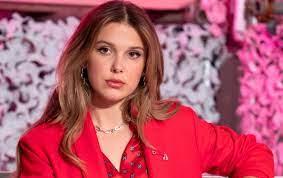 Millie bobby brown, známá tím, že hraje roli jedenácti v „stranger things, je stále třináctiletá dívka s rodiči. The Truths About Millie Bobby Brown S Parents Thenetline