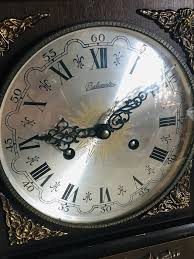 We offer online sale of antique clock and repairing, fixing and restoring. Very Old Clock Of The Great And Famous Brand Belcanto Catawiki
