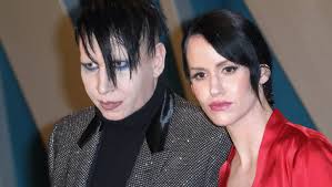 Marilyn manson — disassociative 04:50 marilyn manson — killing strangers 05:36 marilyn manson — the fight song 02:57 Assistent Sagt Manson Soll Auch Seine Aktuelle Ehefrau Bedroht Und Missbraucht Haben