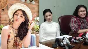 Jakunku bergerak naik turun dan akupun menelan ludah melihat pemandangan paling indah dalam hidupku. Kembali Tak Penuhi Panggilan Polisi Kini Pramugari Garuda Siwi Widi Berasalan Ibunya Sakit Halaman 2 Tribunnews Com