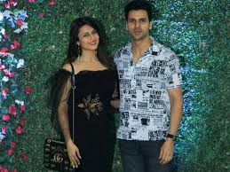 As you know, there are a lot of robots trying to use our generator, so to make sure that our free generator will only be used for players, you need to complete a quick task, register your number, or download a mobile app. Divyanka Tripathi Attends Ekta Kapoor S Bash Ends Rumours Of Rift With The Producer Times Of India
