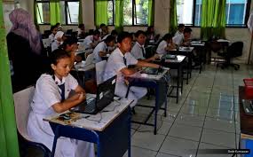 Ada sejumlah siswa yang harus menempuh berbagai cara agar bisa mengakses sebagian siswa juga nyambi bekerja. Hasil Ujian Nasional Meningkat Berikut 15 Smp Dengan Nilai Un Terbaik Okezone News