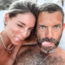 «η ευτυχία και η εγκυμοσύνη μου δεν κρύβονται πια», έγραψε η. Eywkyr8lcitlqm