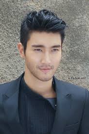 40 Short Asian Men Hairstyles To Get Right Now Stylendesigns Spikes, pompadours, and side part hairstyles are popular looks for all guys, especially men with thick hair. 40 short asian men hairstyles to get