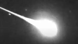 Il était 23h46 en bretagne, ce dimanche 5 septembre, lorsque le ciel nocturne s'est . Une Meteorite A Survole Le Ciel Breton