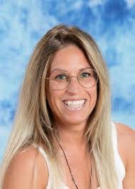 Julia Knoll's Instagram, Twitter & Facebook