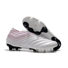 Olika skor är bra för olika underlag, så det gäller att se till att du använder ett par som är anpassade till just din situation, annars kan du. Adidas Fotbollsskor Copa 19 Fg Ag Vit Rod
