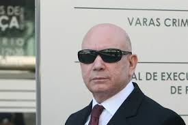 He played a number of characters in brazilian soap operas, such as zeca diabo in o bem amado and sinhozinho malta in roque santeiro. Duarte Lima Entregou Se Na Prisao