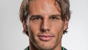Griezmann ashobora kuba ariko arasubira mu murwi yahoze akinira atletico madrid, biciye mu kumuguzanya n'umukinyi wo hagati wa espagne saul niguez w'imyaka 26. Em 2016 Die Kader Der Gruppe A Frankreich Schweiz Rumanien Albanien
