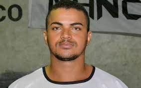 Zagueiro Greg, do Rio Negro, é detido com drogas, diz polícia