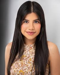 Grads Julia Muncs, Hannah...