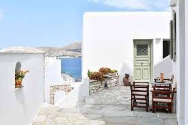Paros è la terza isola dell'arcipelago delle cicladi in ordine di grandezza, dopo naxos e andros. Studios Appartamenti Con Vista Sul Mare A Naoussa Paros Paros Alberghi