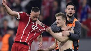 Lukas hradecky war der pechvogel beim 0:2 (0:0) der finnen bei der euro 2020 gegen belgien. Fc Bayern Real Madrid Flitzeralarm In Der Allianz Arena Eurosport