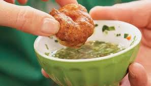 Recette De Ricardo De Cari De Crevettes Ces Crevettes Epicees A L Indienne Sont Un Excellent Repas Pour La Sante Rapide Et Simple Food Recipes Ricardo Recipe