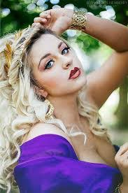 Sarah Crain's Instagram, Twitter & Facebook