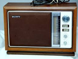 Vintage 1970 S Sony Am Fm Table Top Radio Model Icf 9740w With Wood Grain Case Via Etsy Transistor Radio Vintage Vintage Radio Old Radios
