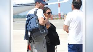 Mila kunis wurde als tochter des maschinenbauingenieurs mark und der physiklehrerin elvira kunis im sowjetischen czernowitz in der heutigen ukraine geboren. Mila Kunis Hochzeit Dank Ashton Kutcher