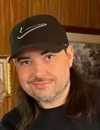 Edward Vance's Instagram, Twitter & Facebook