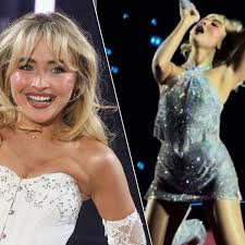 KIJK. Sabrina Carpenter onder vuur vanwege seksuele pose op het podium:  “Eén stap verwijderd van OnlyFans” | Celebrities | hln.be