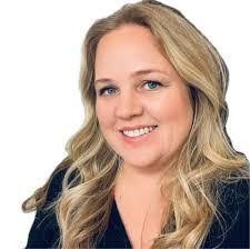 Carrie Hatfield's Instagram, Twitter & Facebook