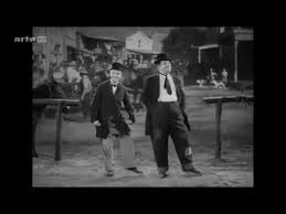Cett'e p'tit'e chanson je vous d?die a vous deux, laurel et hardy, ces quelques rimes, ces quatre vers a vous deux, stan et oliver. 2 Let S Twist Again Laurel Et Hardy Youtube Laurel Und Hardy Tanzen Stan Laurel