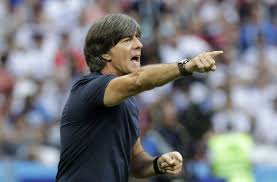 See more of joachim löw on facebook. Joachim Low Macht Weiter Trotz Wm Aus Der Ewige Bundestrainer Fussball Stuttgarter Nachrichten