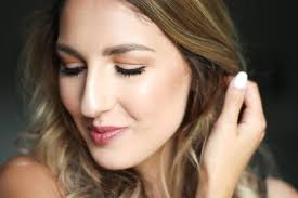 THE SECRET TO MAKING YOUR EYE MAKEUP STAND OUT